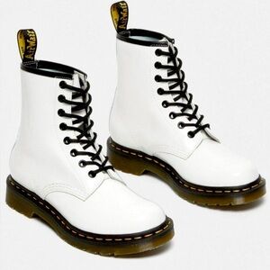 NEW Dr. Martens WHITE ZAVALA Boots🤍🖤🤍
